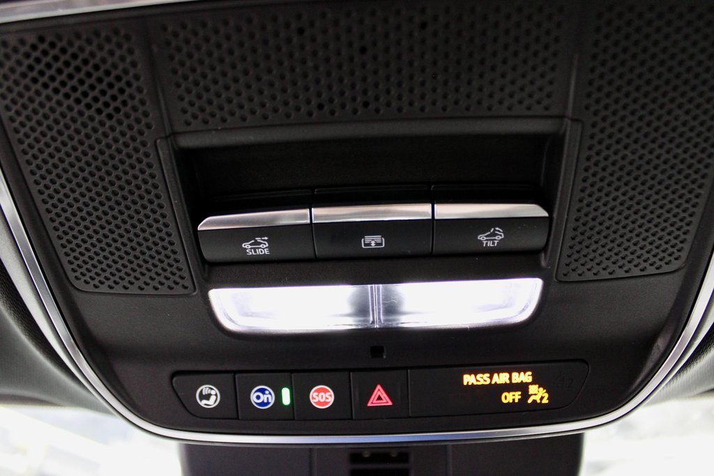 Used 2024 Chevrolet Traverse RS image 24