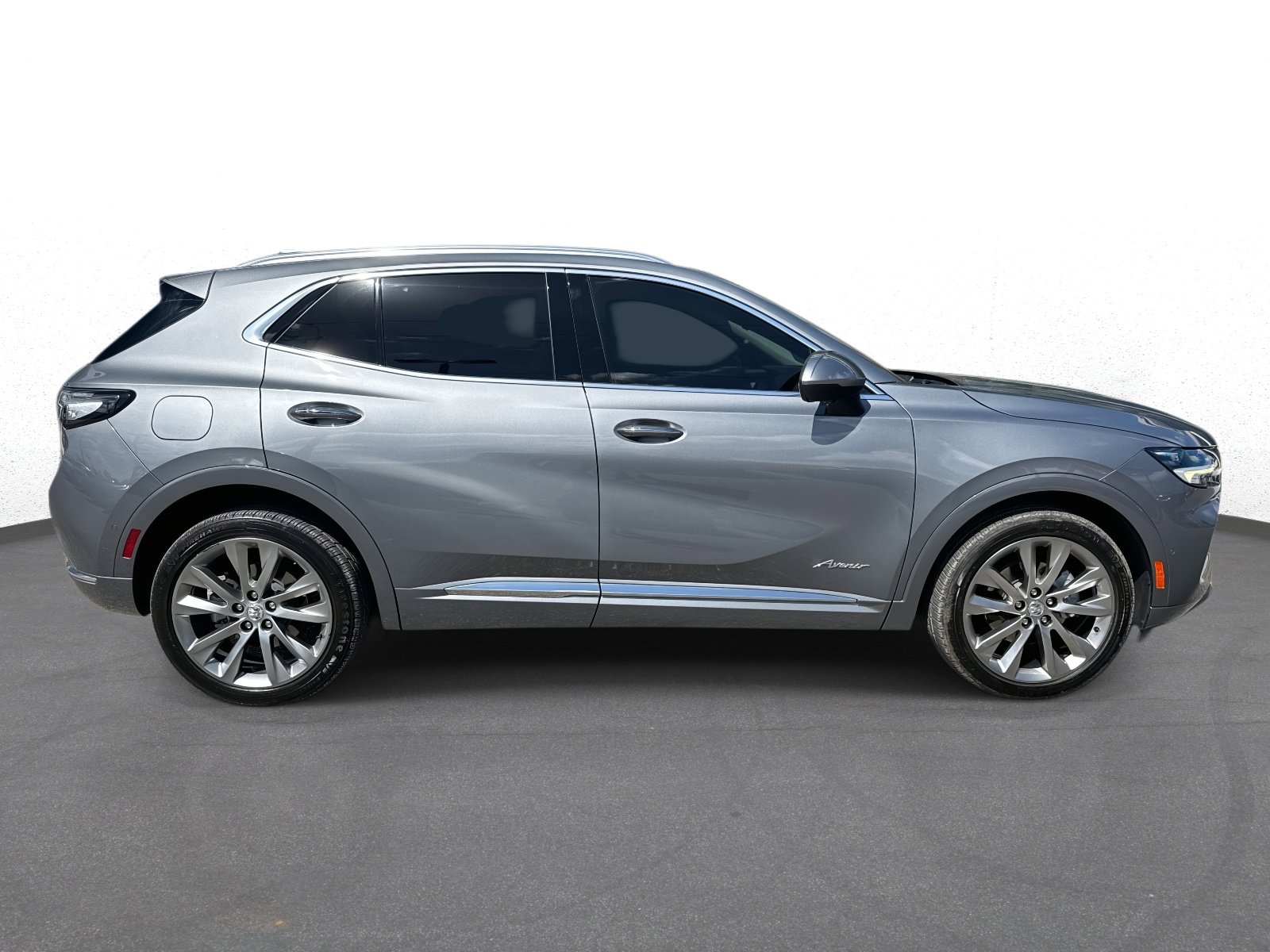 Used 2022 Buick Envision Avenir w/ Technology Package II image 2