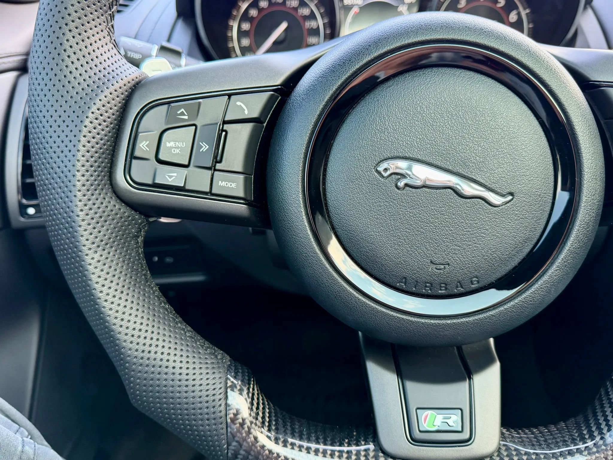 Used 2017 Jaguar F-TYPE R AWD/4WD image 38