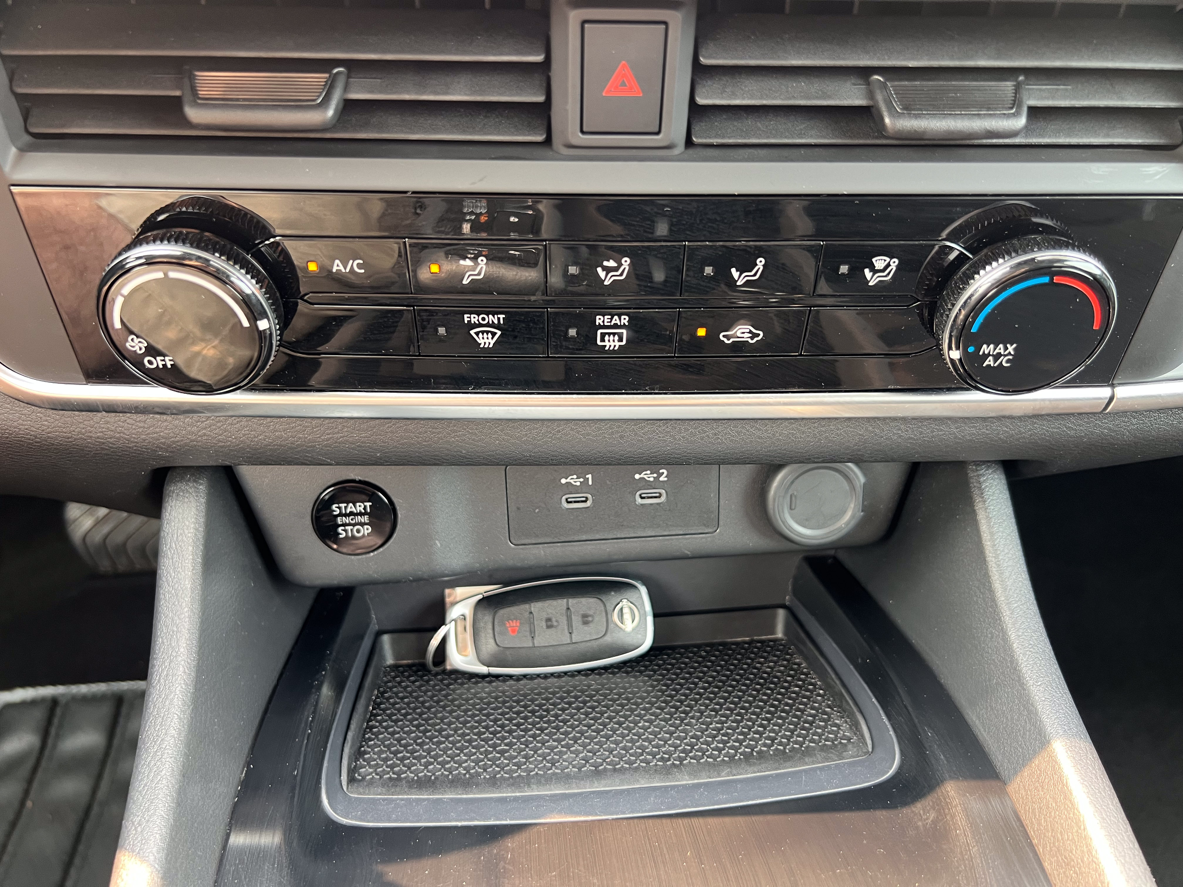 Used 2024 Nissan Rogue S AWD/4WD image 19