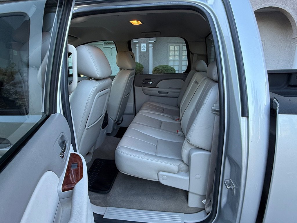 Used 2010 Chevrolet Silverado 2500 LTZ w/ Convenience Package image 19