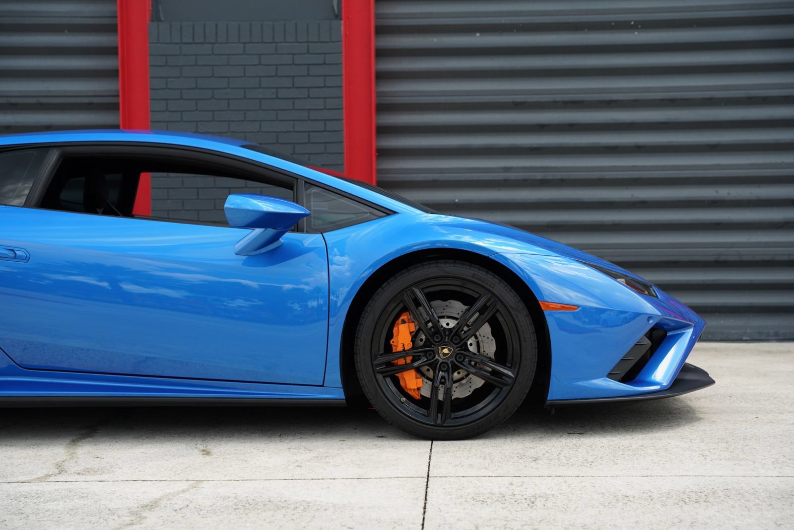 Used 2020 Lamborghini Huracan EVO RWD image 3