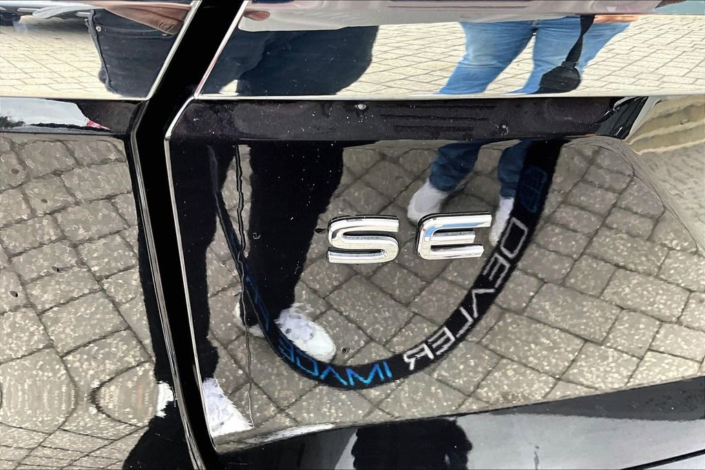 Used 2024 Volkswagen Atlas SE image 23