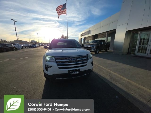 Used 2018 Ford Explorer XLT image 3