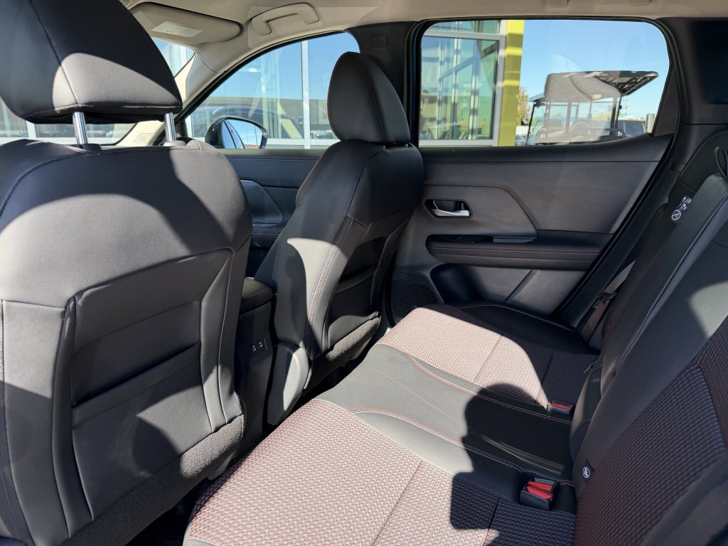 Used 2025 Nissan Kicks SR FWD image 33