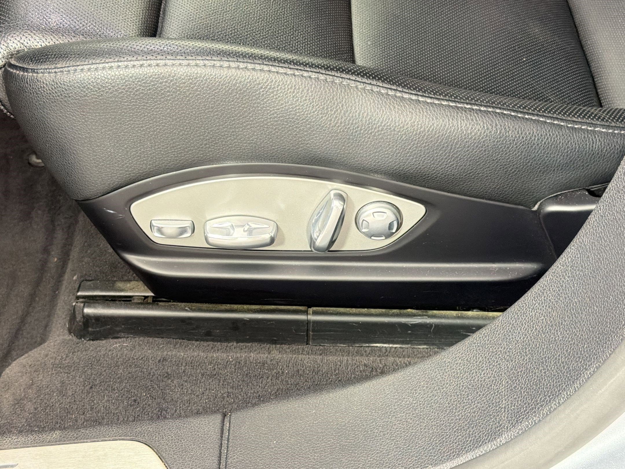 Used 2016 Porsche Panamera S image 16