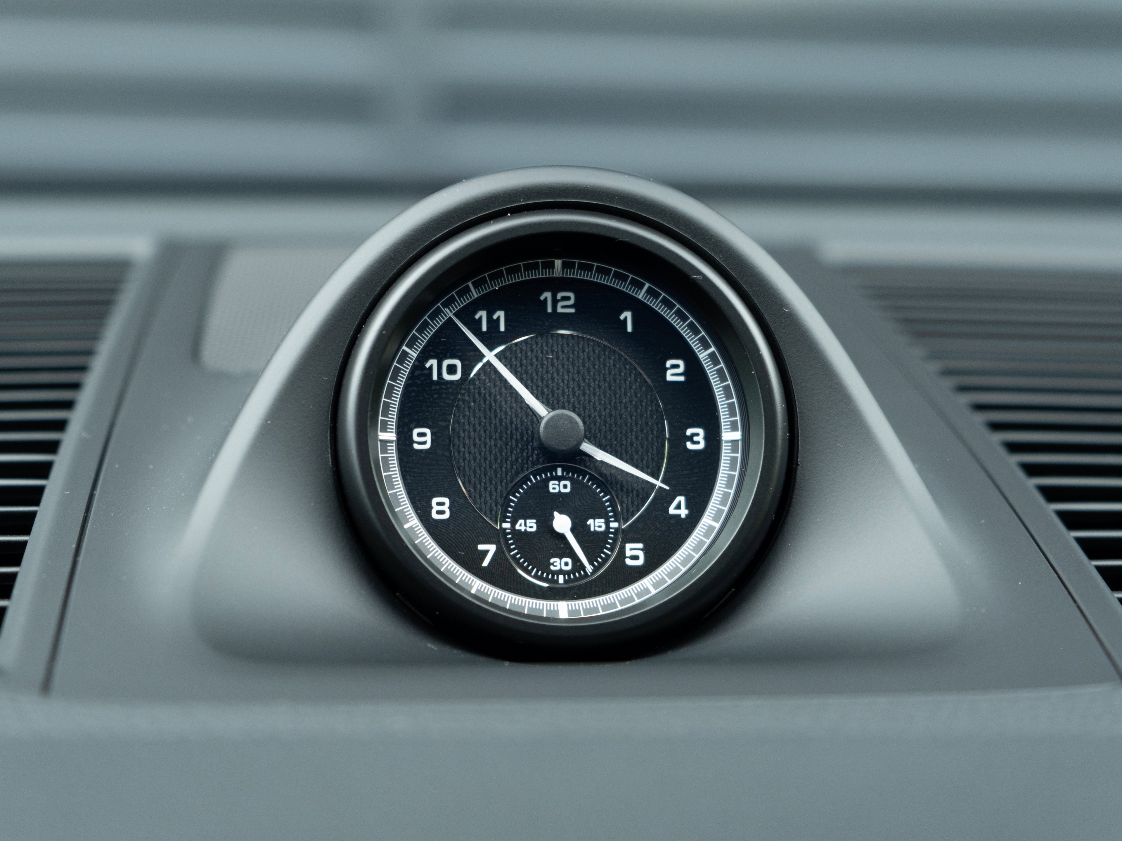 Certified 2025 Porsche Macan image 20