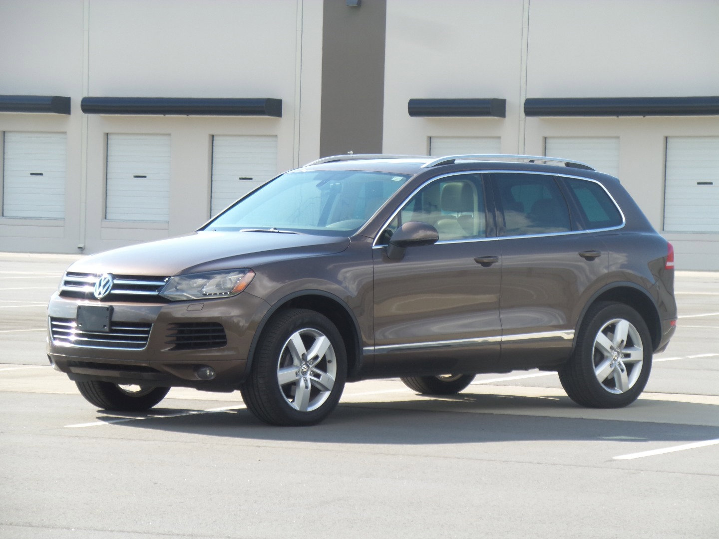 Used 2013 Volkswagen Touareg VR6 image 9