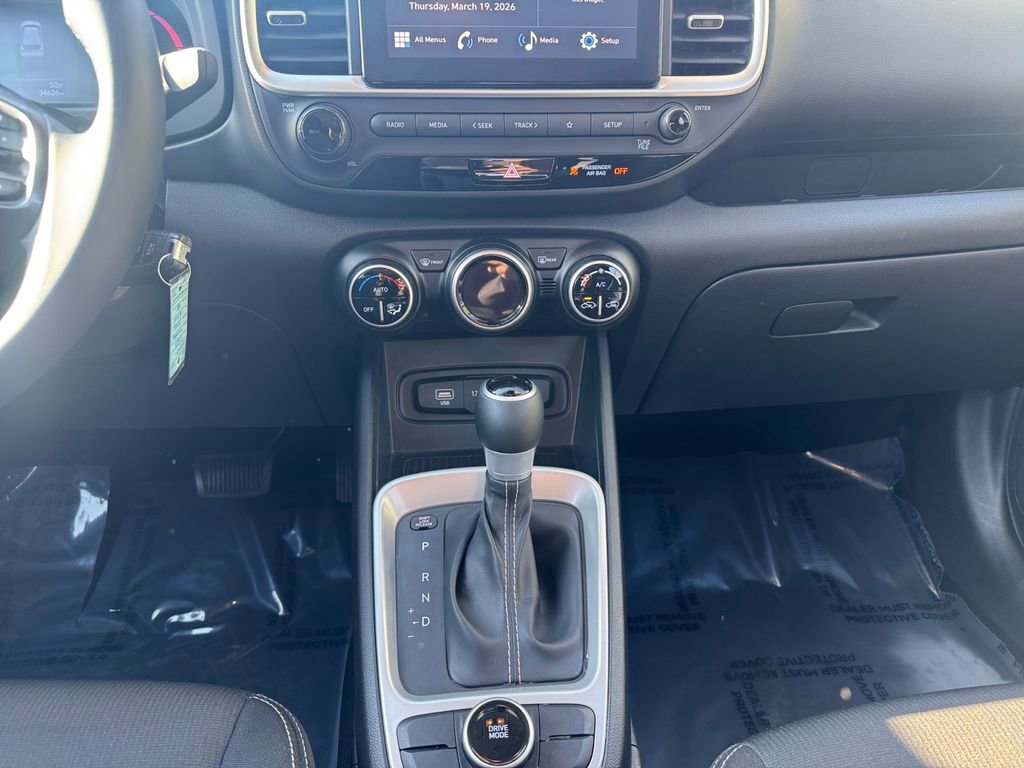 Used 2023 Hyundai Venue SEL image 11