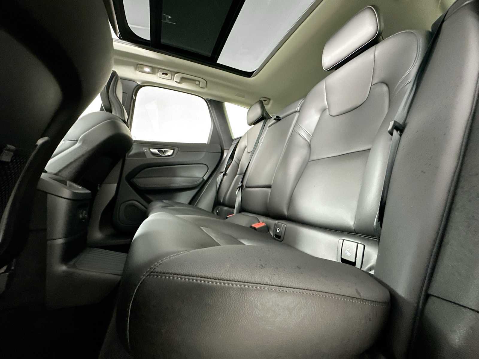 Used 2025 Volvo XC60 T8 Plus image 23