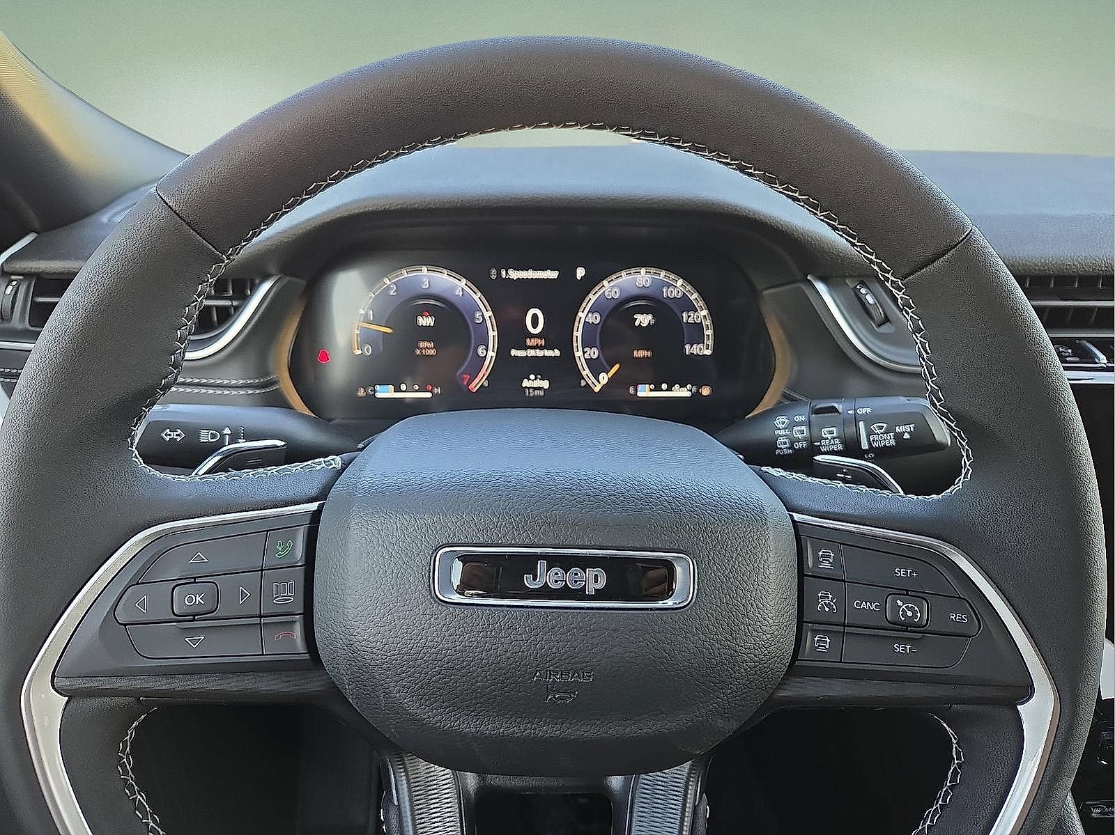Used 2025 Jeep Grand Cherokee L Laredo image 24