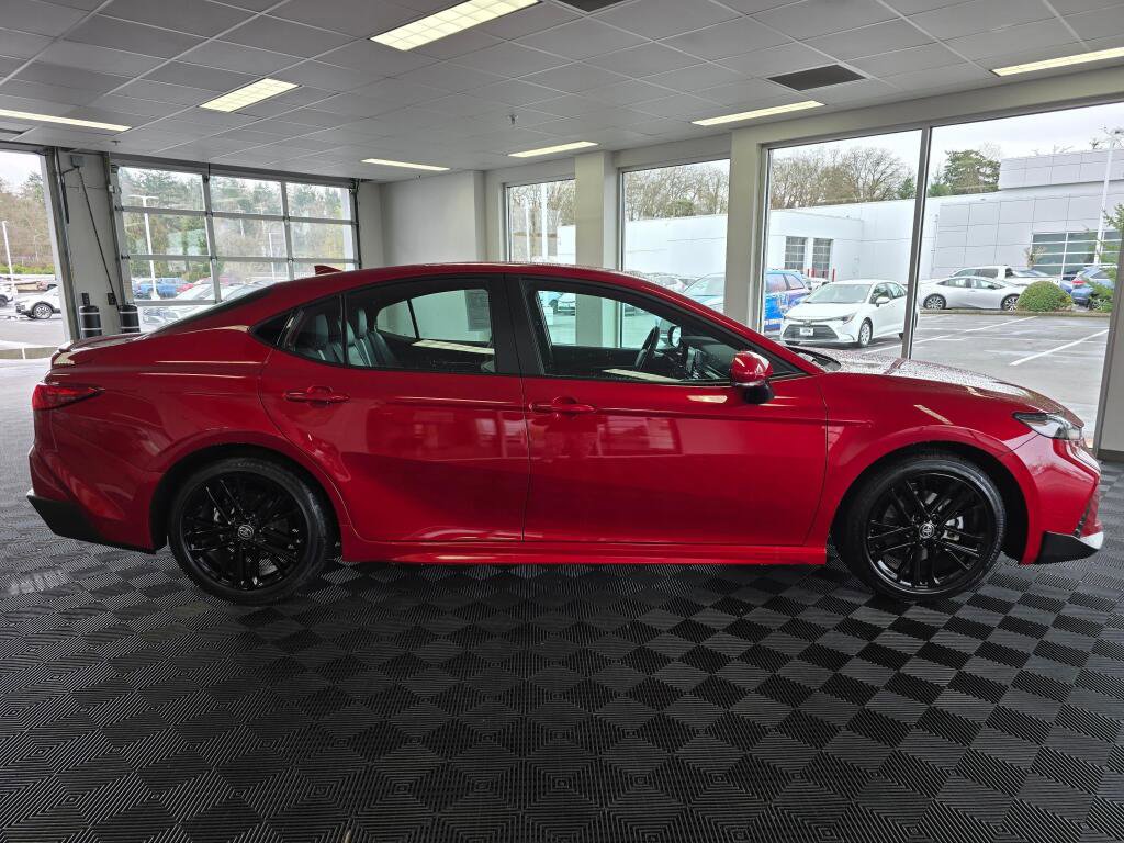 Used 2025 Toyota Camry SE image 2