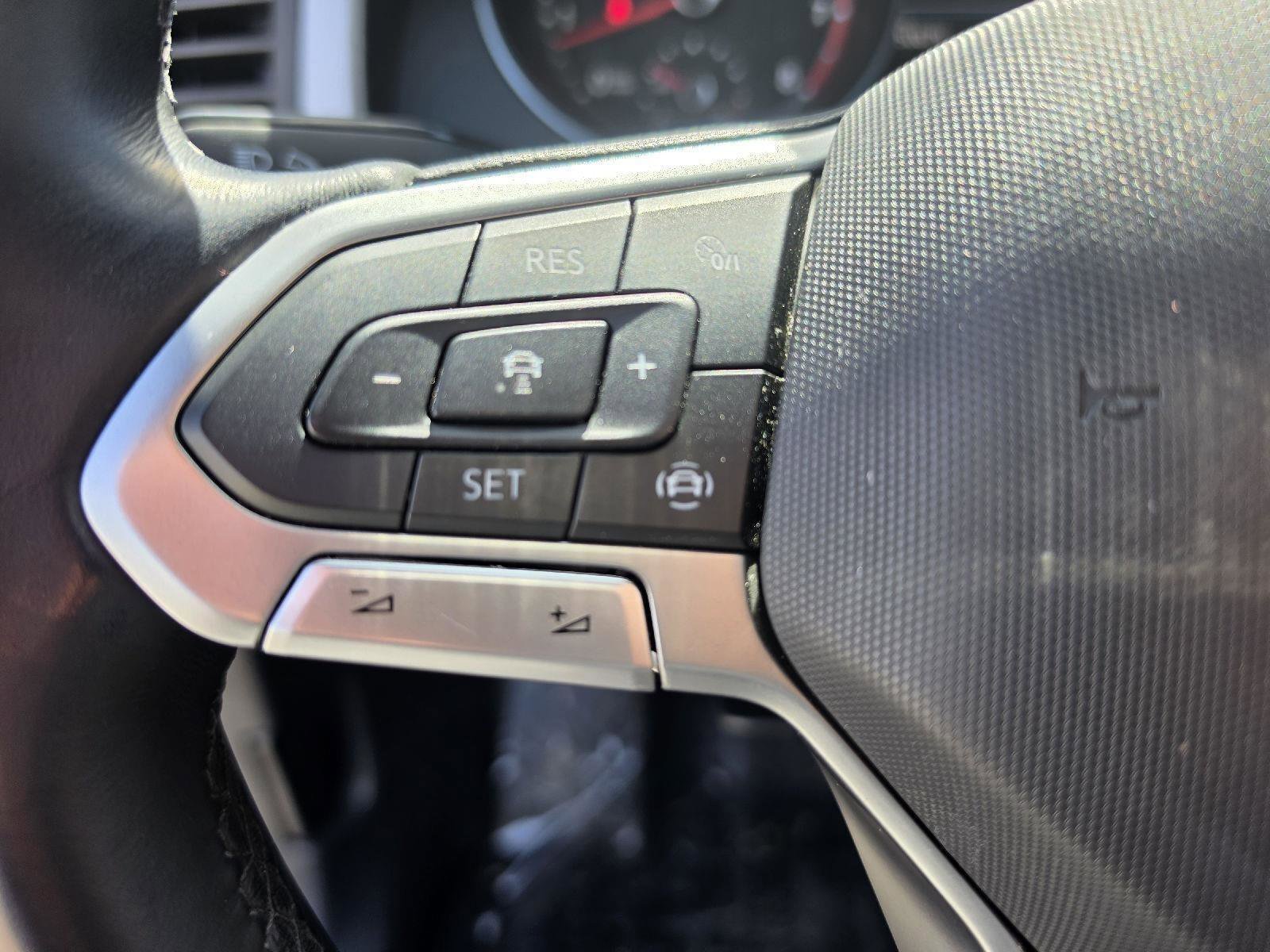 Certified 2020 Volkswagen Atlas Cross Sport SE w/ Panoramic Sunroof Package AWD/4WD image 19