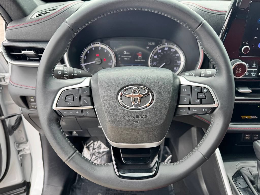 Used 2023 Toyota Highlander XSE FWD image 11