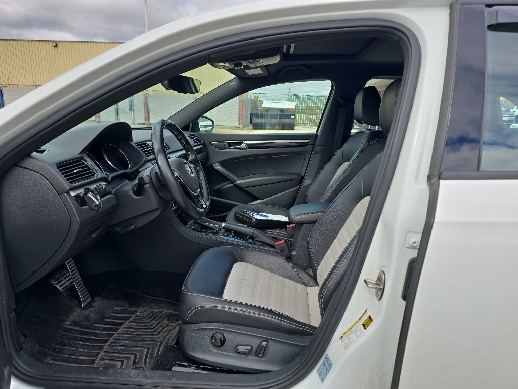 Used 2018 Volkswagen Passat 3.6 FWD image 7