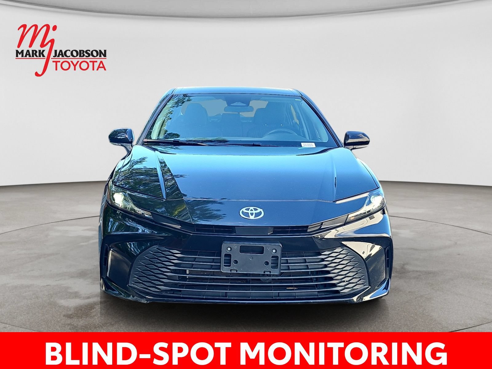Used 2025 Toyota Camry LE FWD image 3