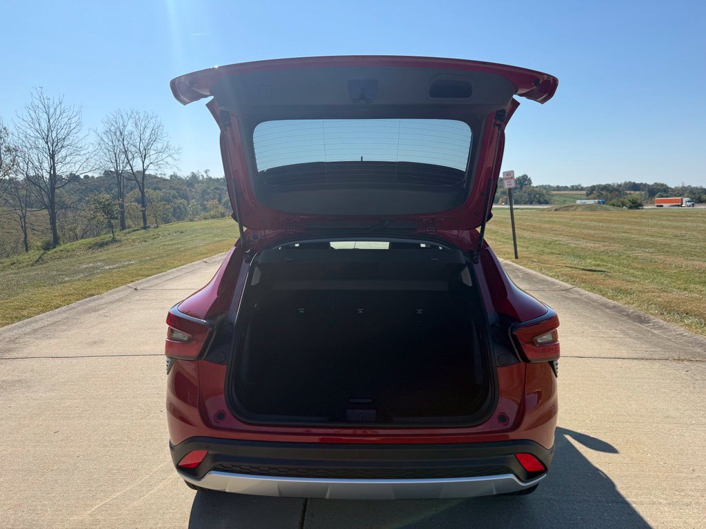 New 2026 Chevrolet Trax LT w/ Driver Confidence Package FWD image 8