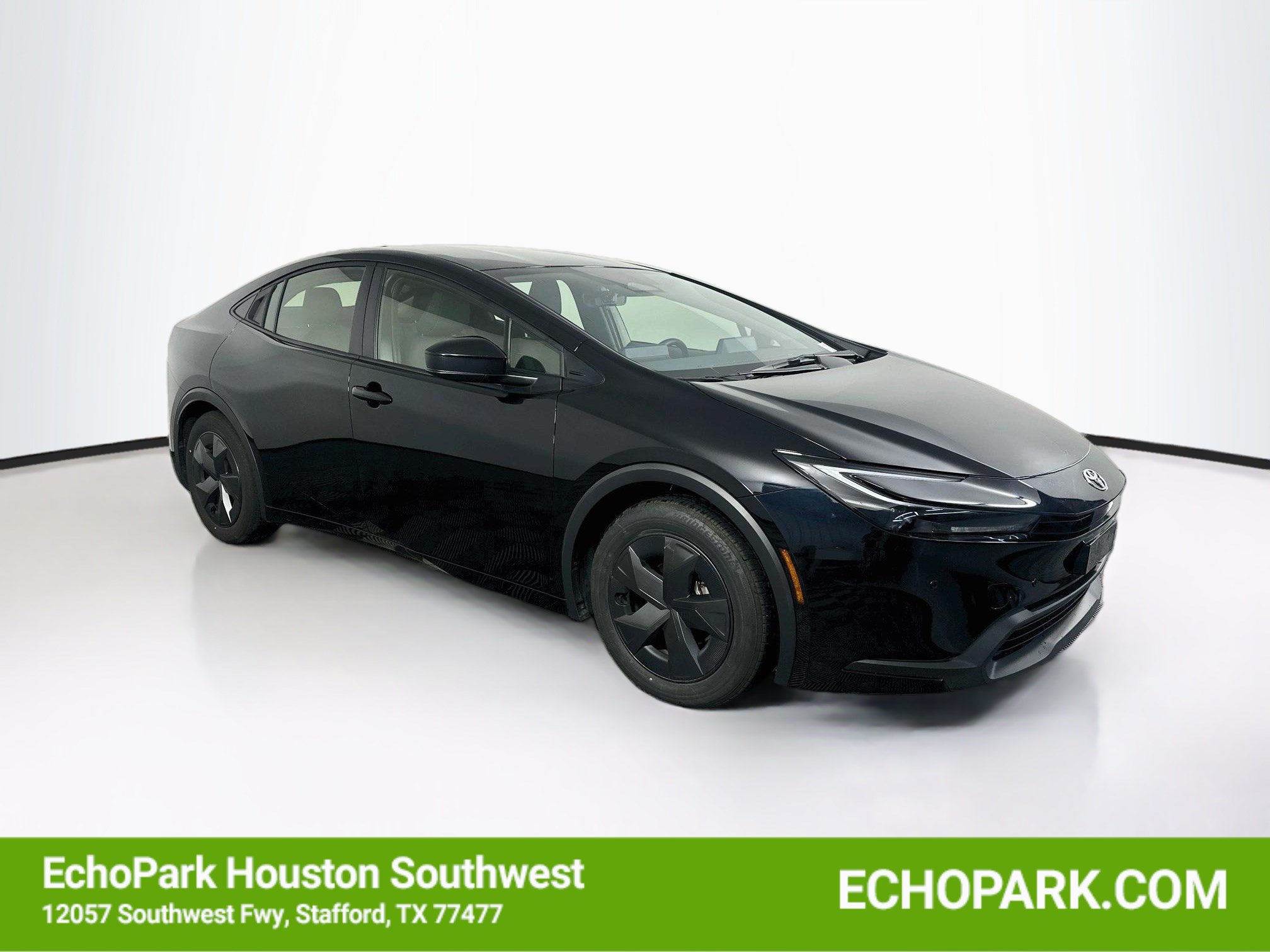 Used 2025 Toyota Prius LE FWD image 1