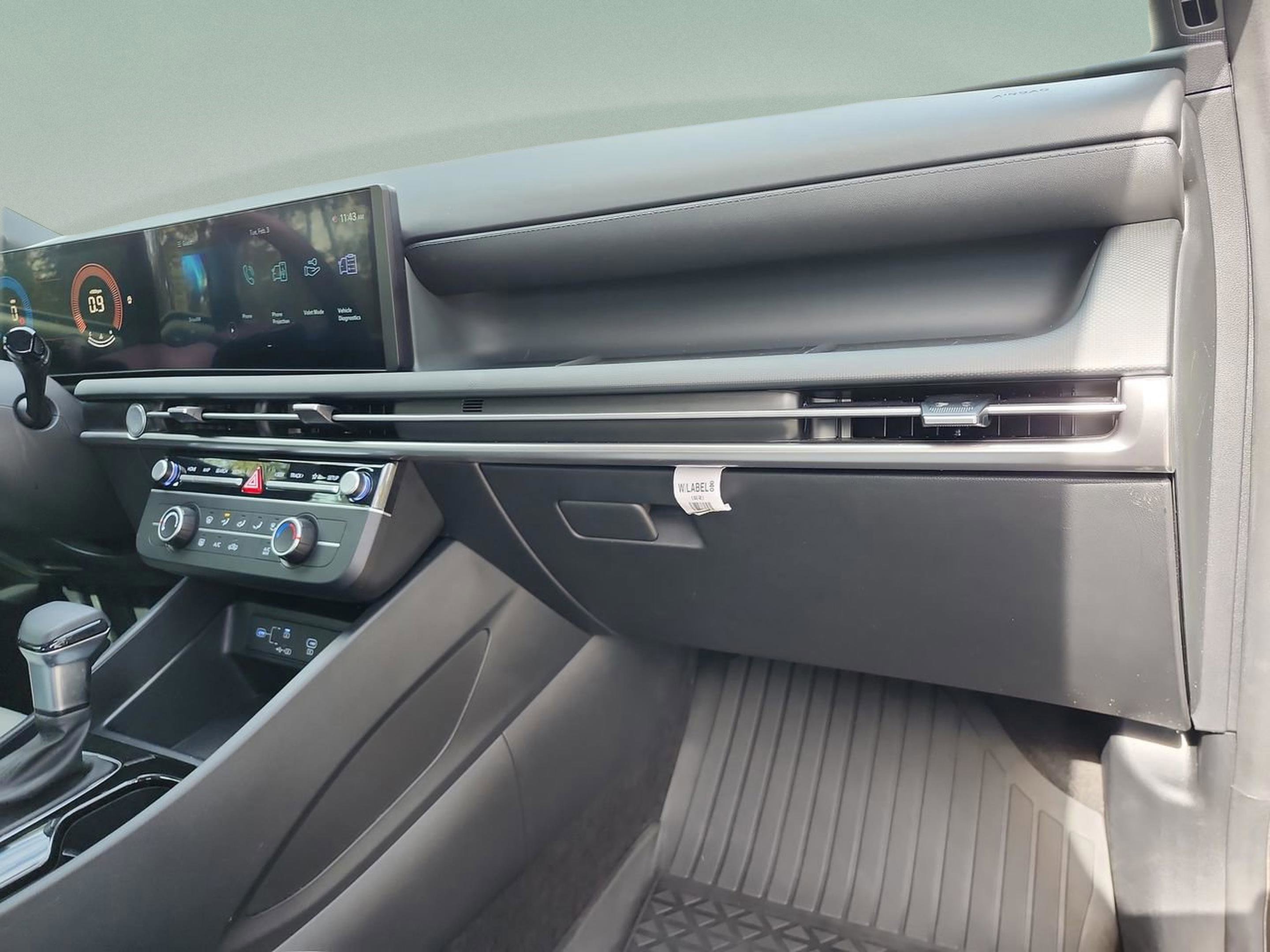 Certified 2025 Hyundai Santa Cruz SE image 21