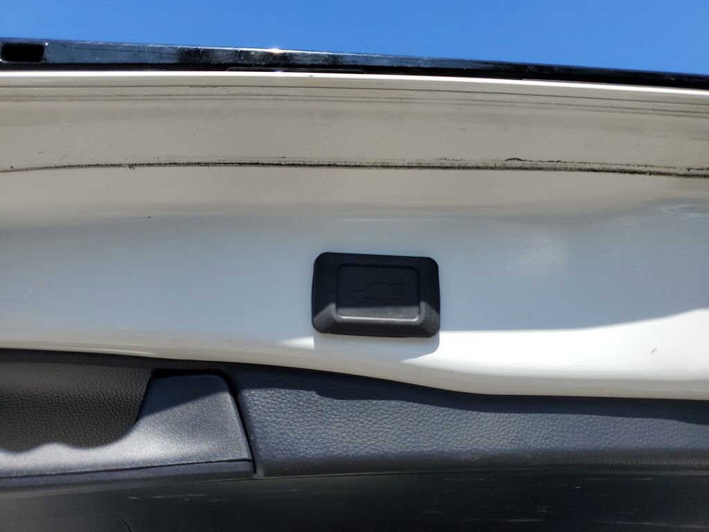 Used 2022 Toyota RAV4 XSE AWD/4WD image 10