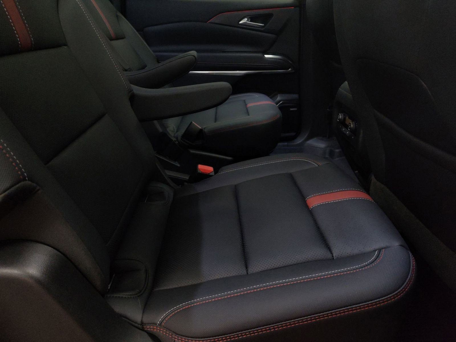 Used 2024 Chevrolet Traverse RS image 23