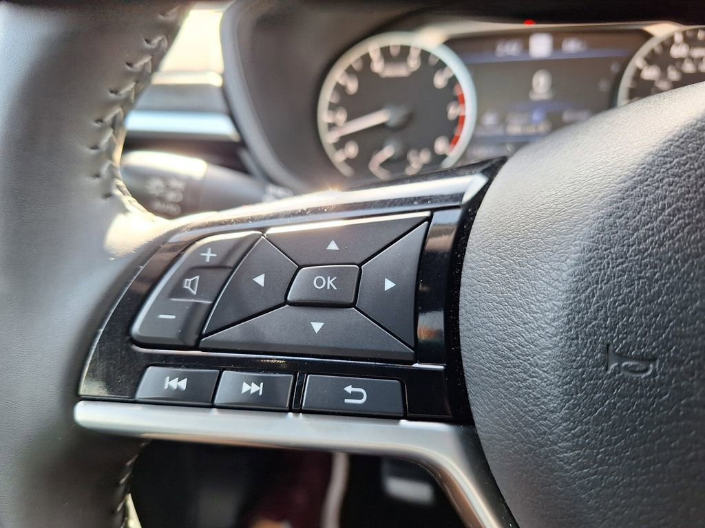 Used 2025 Nissan Altima 2.5 SV w/ SV Premium Package FWD image 13