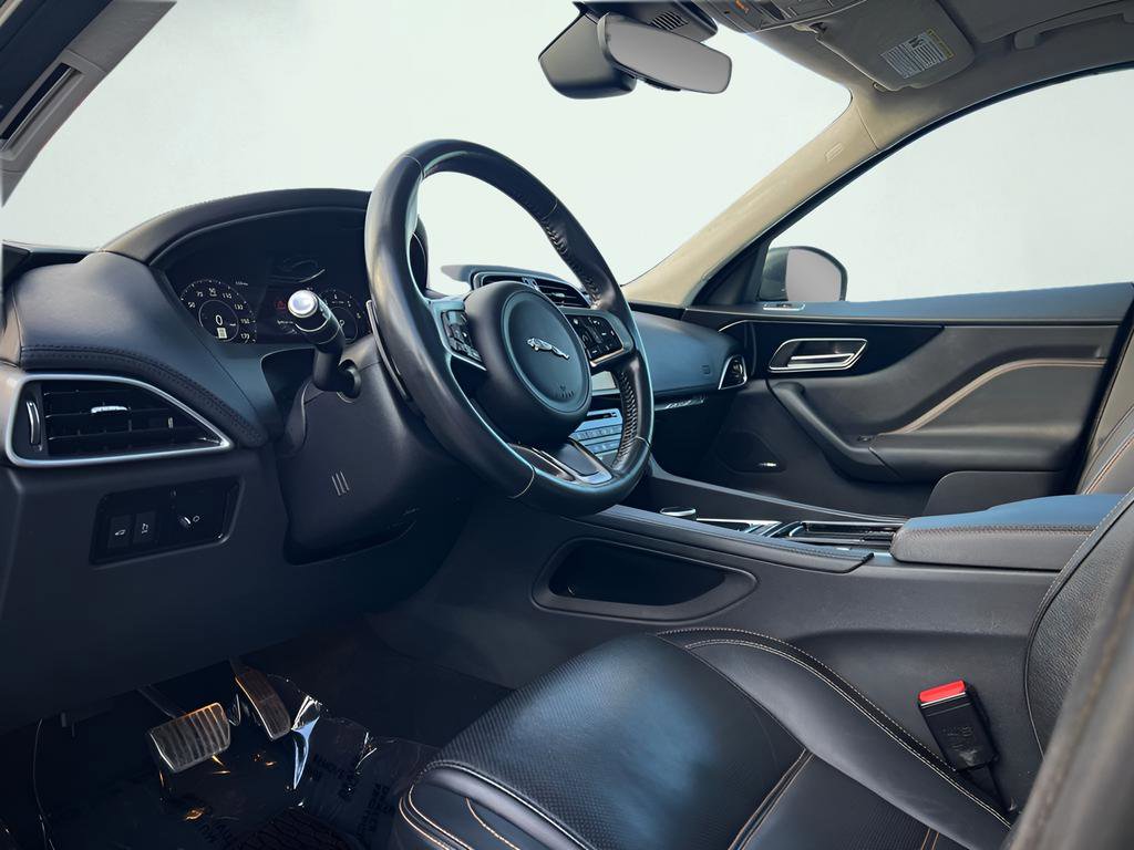 Used 2019 Jaguar F-PACE Prestige image 2