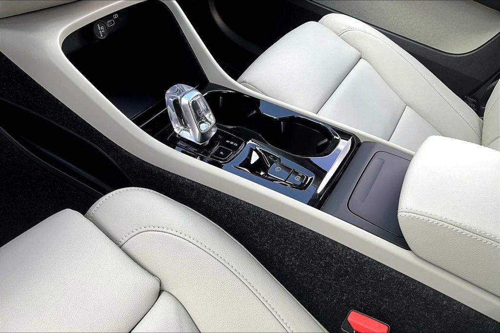 New 2026 Volvo XC40 B4 Plus w/ Protection Package Premier FWD image 20