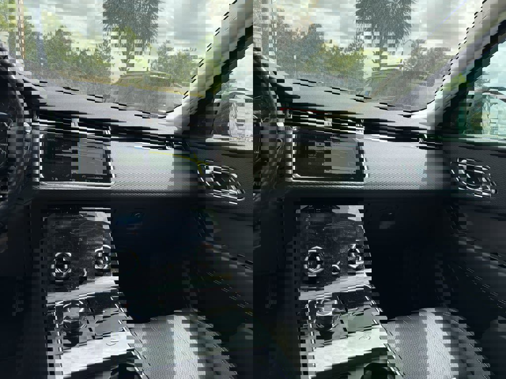 Used 2019 Land Rover Range Rover Velar S image 28