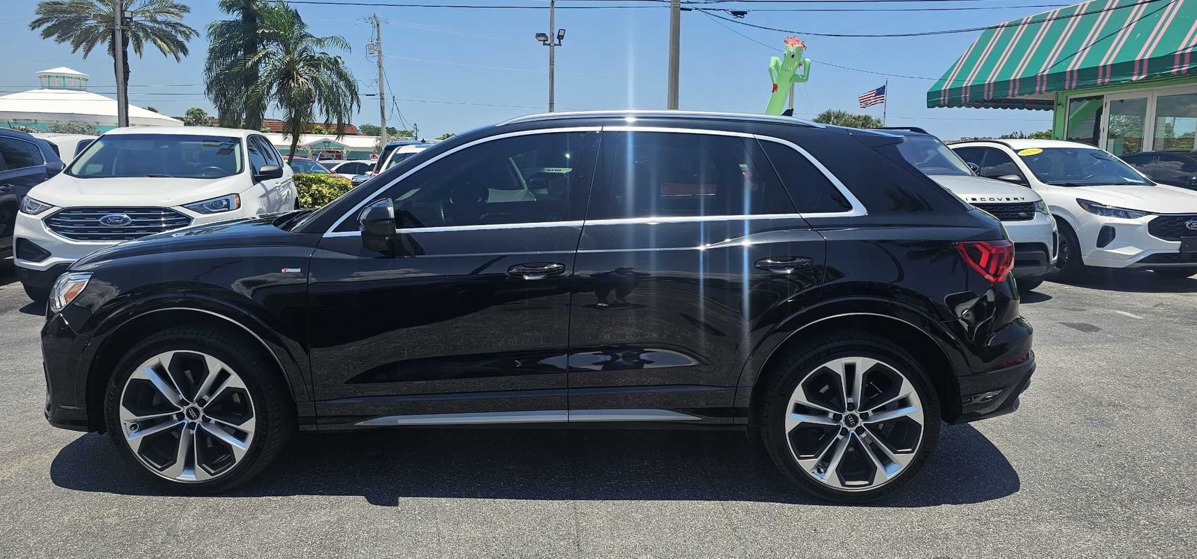 Used 2020 Audi Q3 2.0T Premium Plus w/ Premium Plus Package AWD/4WD image 2