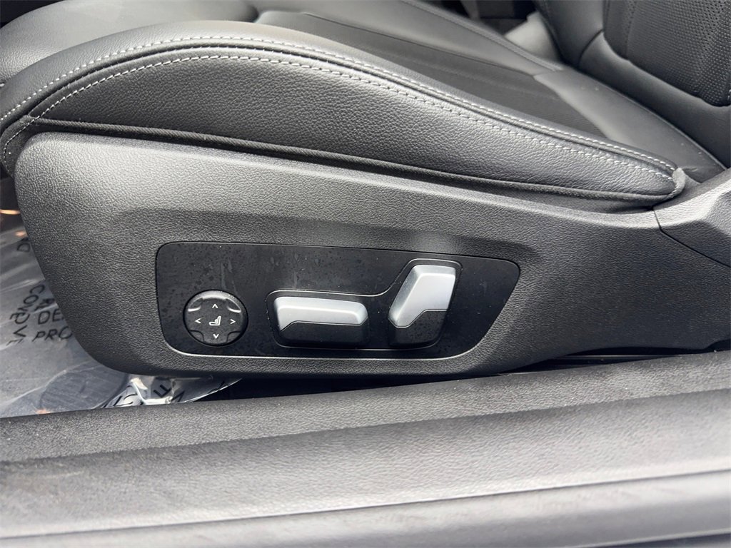 Used 2023 BMW 430i Coupe w/ Convenience Package image 30