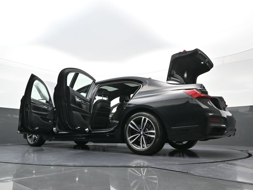 Used 2022 BMW 740i xDrive w/ M Sport Package image 43