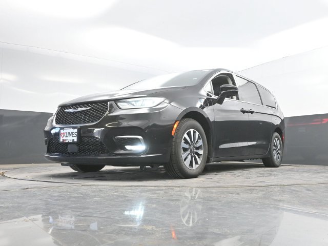 Used 2024 Chrysler Pacifica Limited FWD image 46