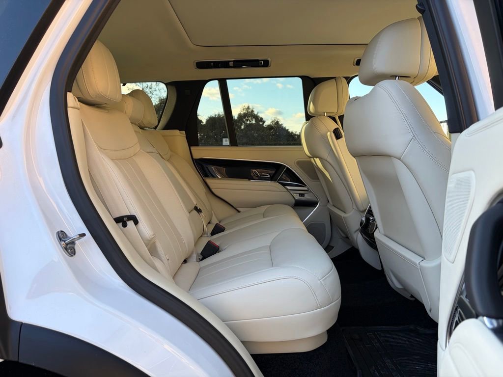 New 2025 Land Rover Range Rover SE image 16