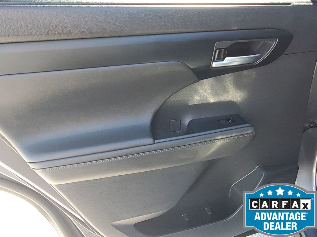 Used 2020 Toyota Highlander XLE image 43