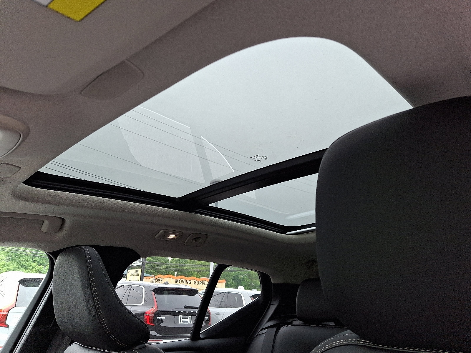 New 2025 Volvo XC40 B5 Ultra w/ Protection Package Premier image 7