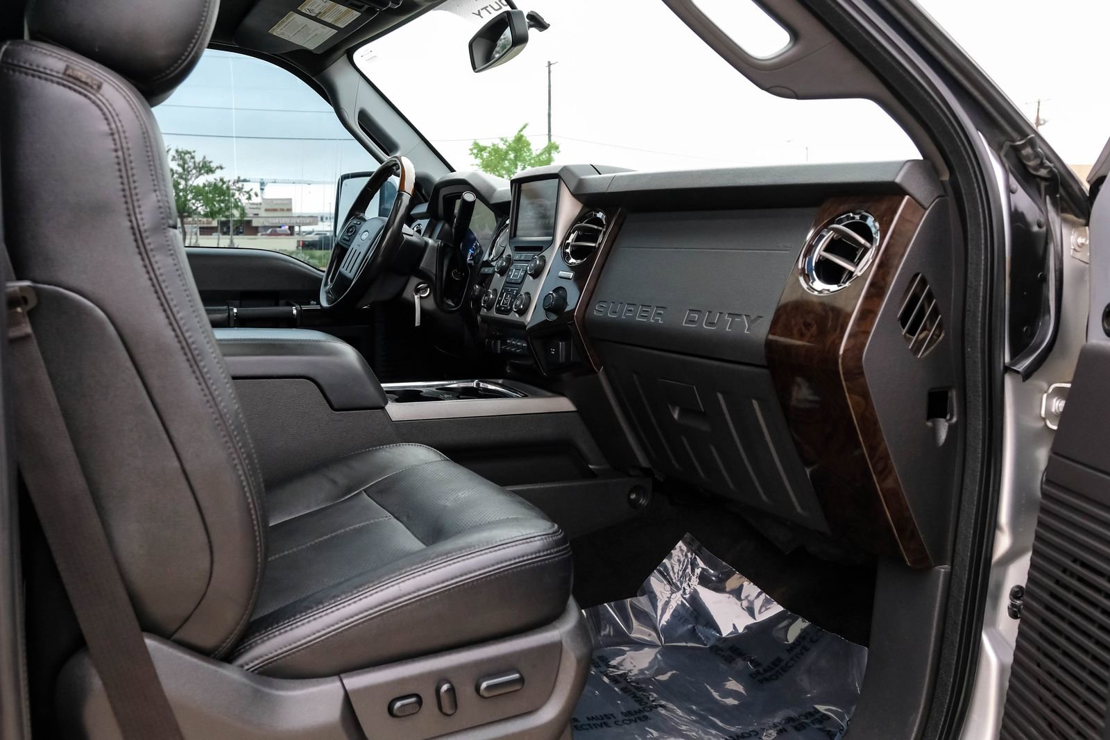 Used 2016 Ford F250 Platinum w/ FX4 Off-Road Package AWD/4WD image 23