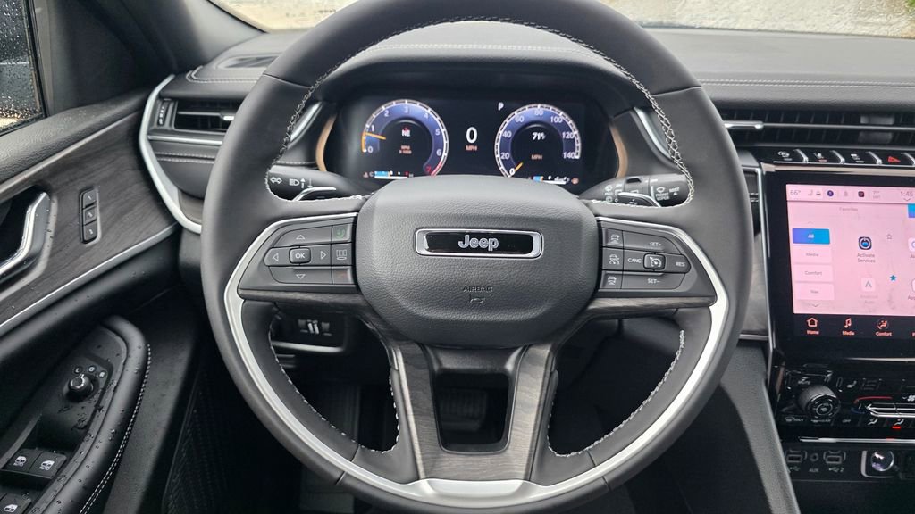 New 2025 Jeep Grand Cherokee L Limited w/ Black Appearance Package image 30