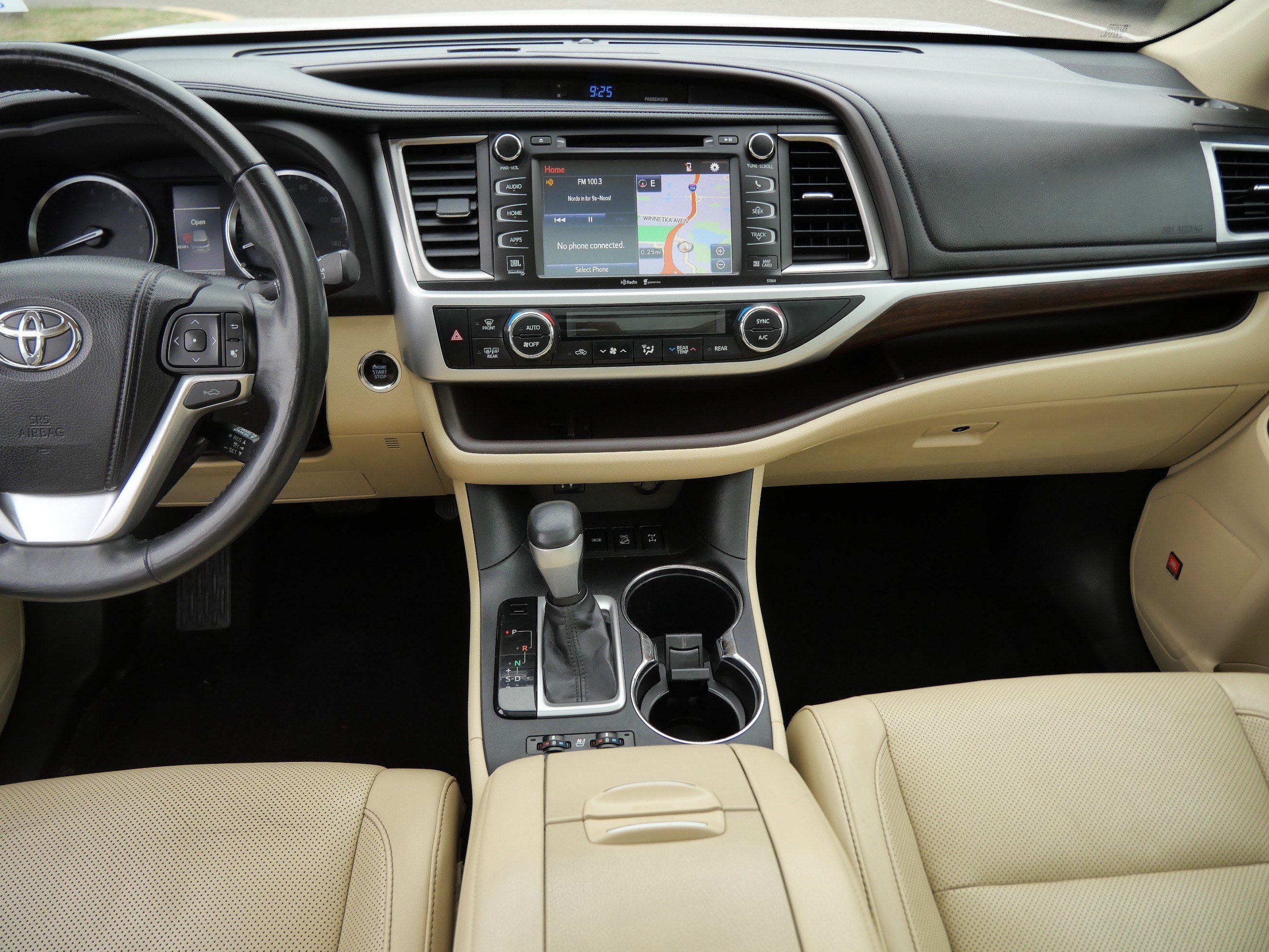 Used 2015 Toyota Highlander Limited Platinum AWD/4WD image 10
