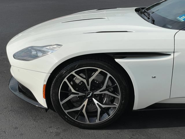 Used 2017 Aston Martin DB11 V12 RWD image 15
