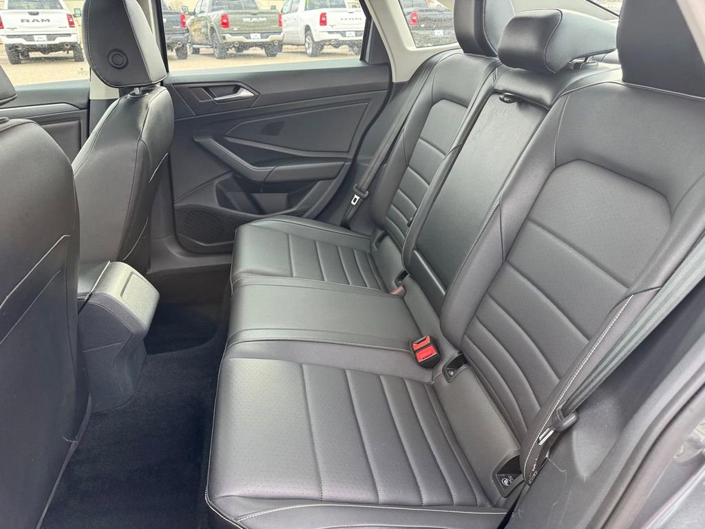 Used 2024 Volkswagen Jetta SE image 10