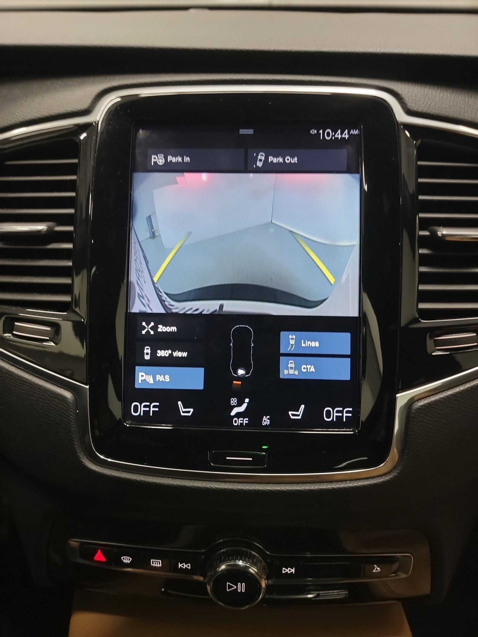 Used 2018 Volvo XC90 T6 Momentum w/ Convenience Package image 23