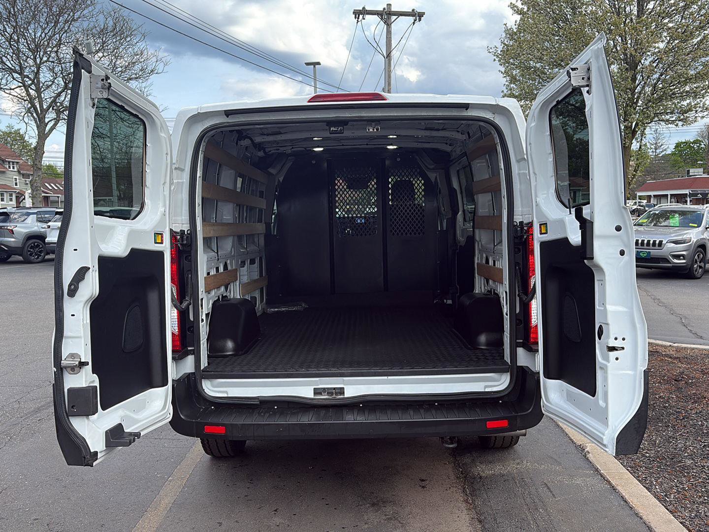 Used 2024 Ford Transit 250 Low Roof w/ Exterior Upgrade Package RWD image 7