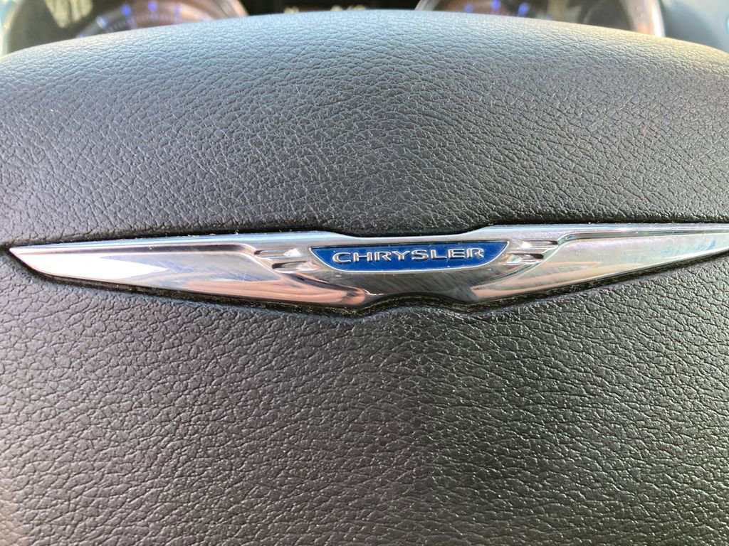 Used 2016 Chrysler Town & Country Touring image 31