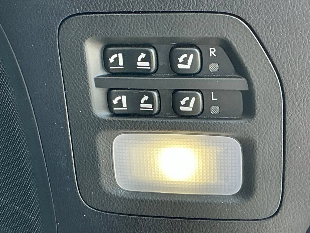 Used 2020 Lexus LX 570 4WD w/ Sport Package image 22