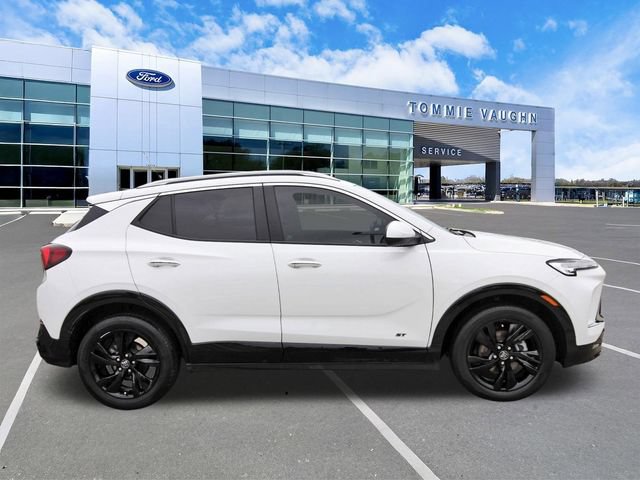 Used 2025 Buick Encore GX Sport Touring w/ Comfort Package FWD image 5