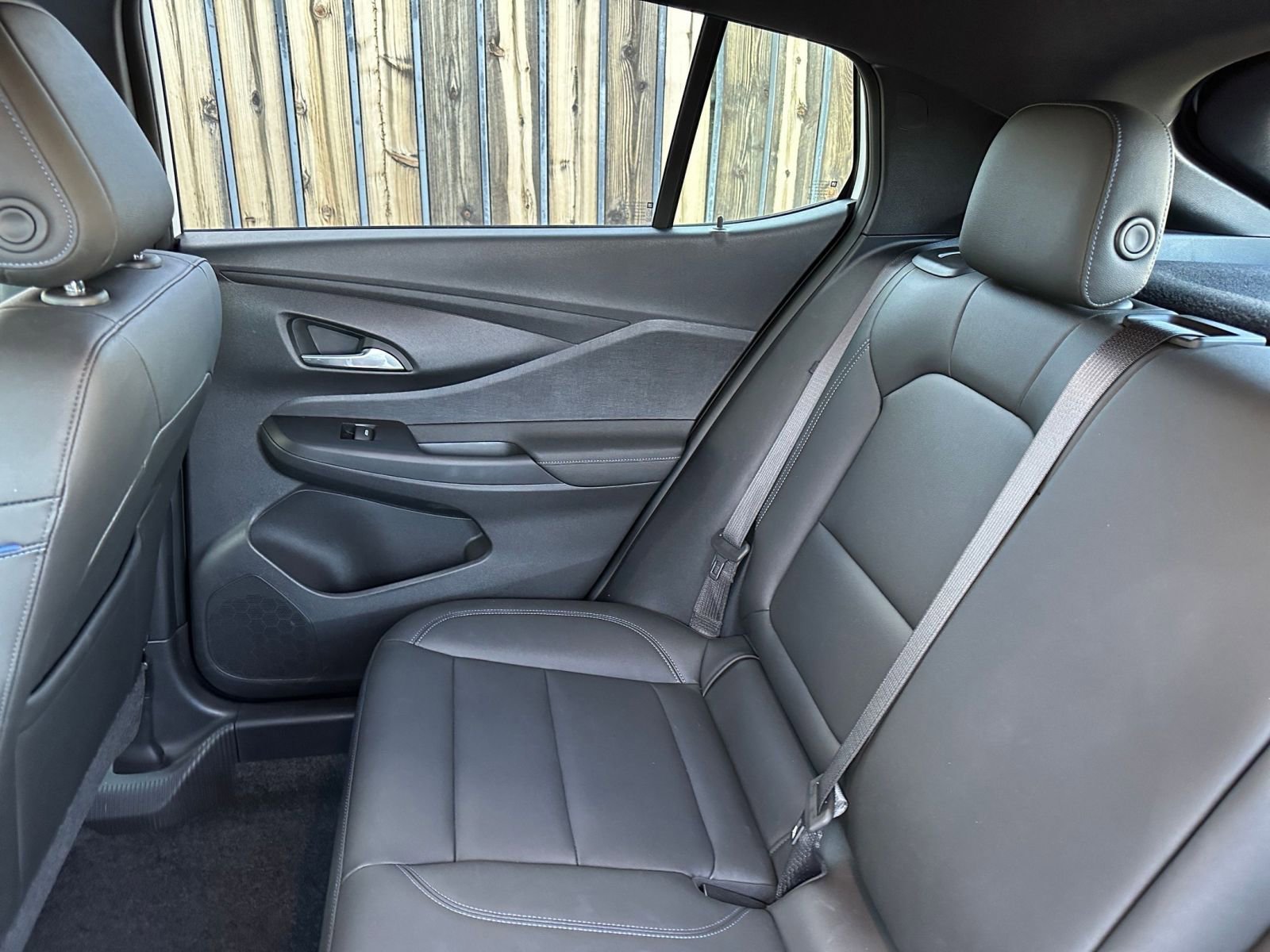 Used 2025 Buick Envista Sport Touring image 37