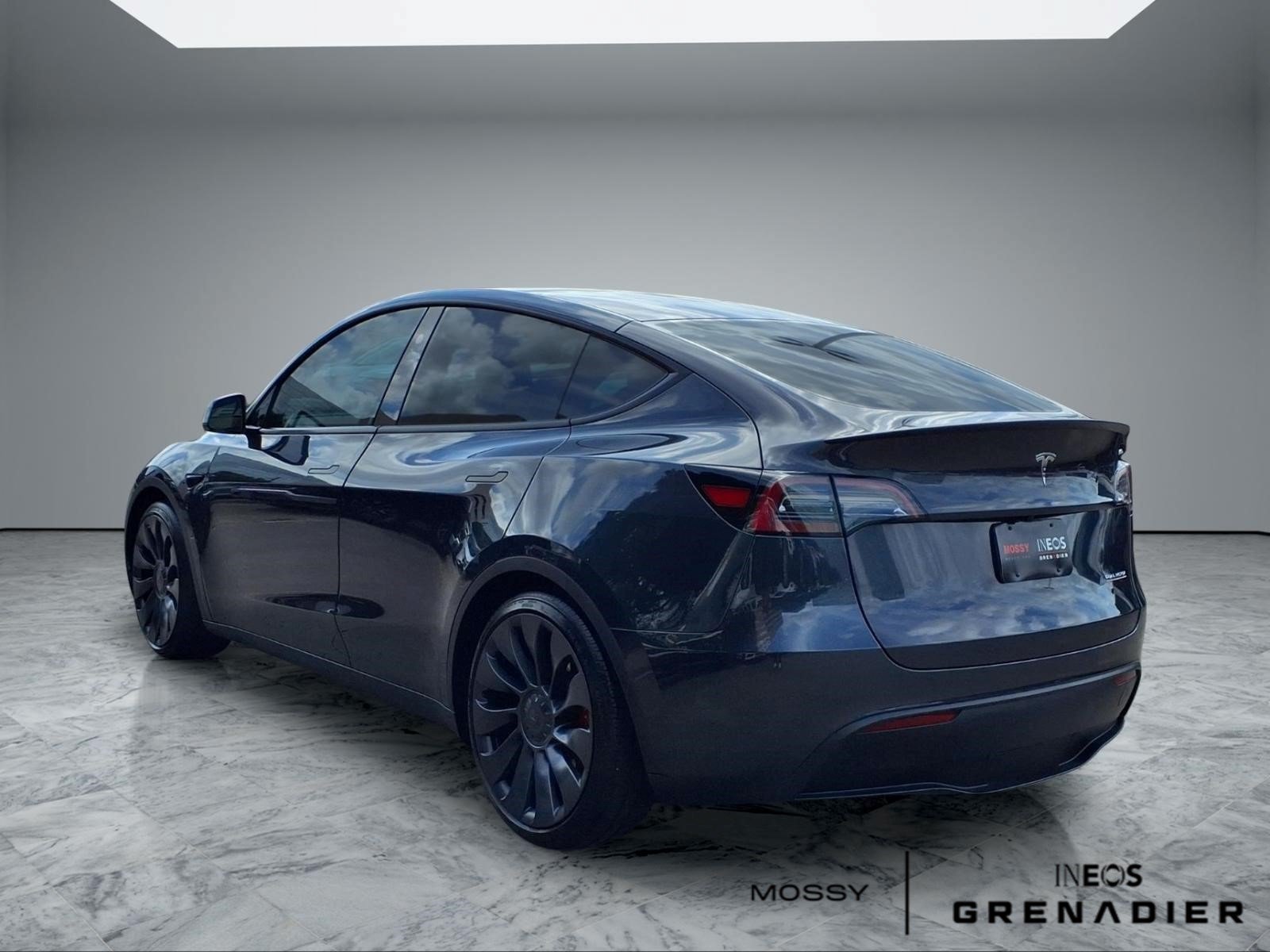 Used 2025 Tesla Model Y Performance AWD/4WD image 2
