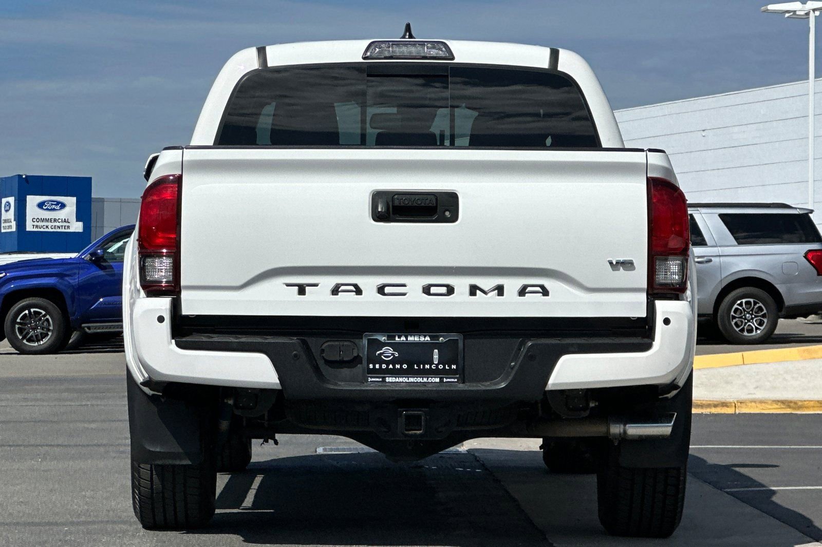 Used 2018 Toyota Tacoma TRD Sport w/ Technology Package image 4