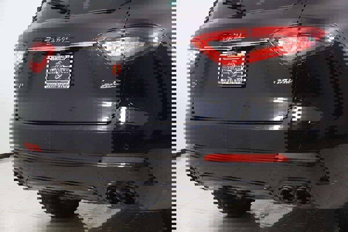 Used 2018 Maserati Levante GranSport image 53